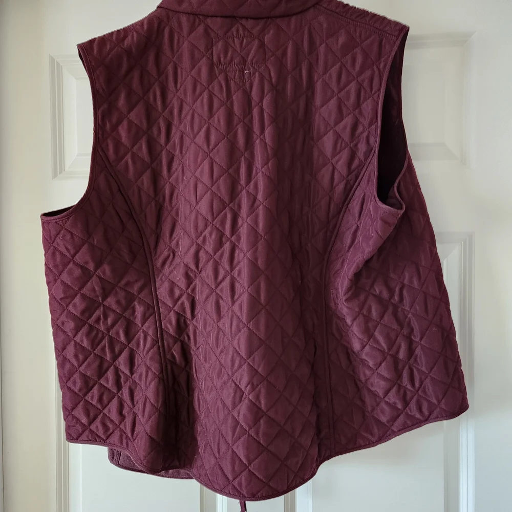 Van Heusen Women's Quilted Vest - Burgundy - Picture 4 of 4